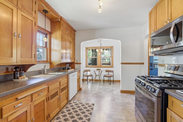 1457 Hoyt Avenue W, Falcon Heights, MN 55108