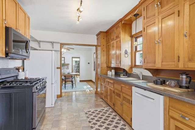 1457 Hoyt Avenue W, Falcon Heights, MN 55108