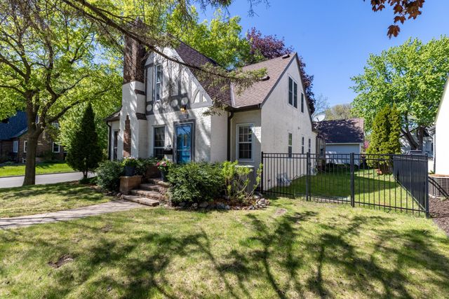 1457 Hoyt Avenue W, Falcon Heights, MN 55108