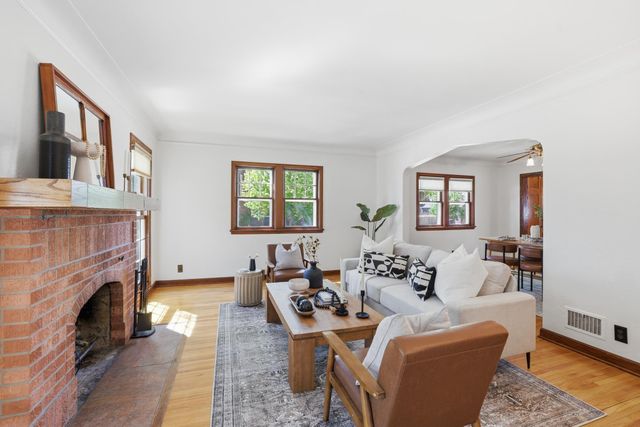 1457 Hoyt Avenue W, Falcon Heights, MN 55108