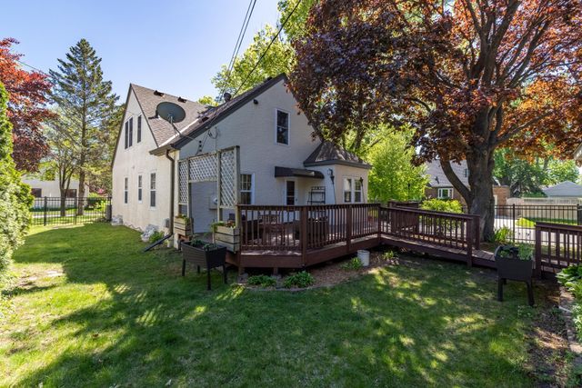 1457 Hoyt Avenue W, Falcon Heights, MN 55108