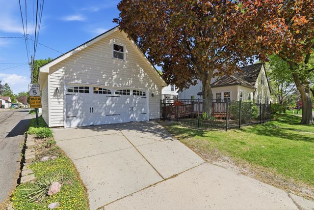 1457 Hoyt Avenue W, Falcon Heights, MN 55108