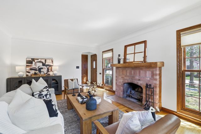 1457 Hoyt Avenue W, Falcon Heights, MN 55108