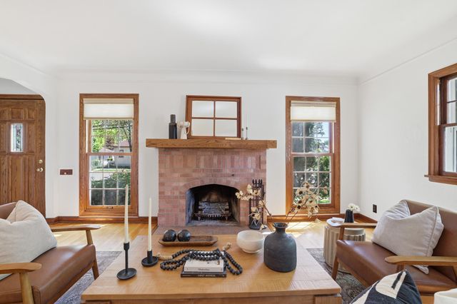 1457 Hoyt Avenue W, Falcon Heights, MN 55108