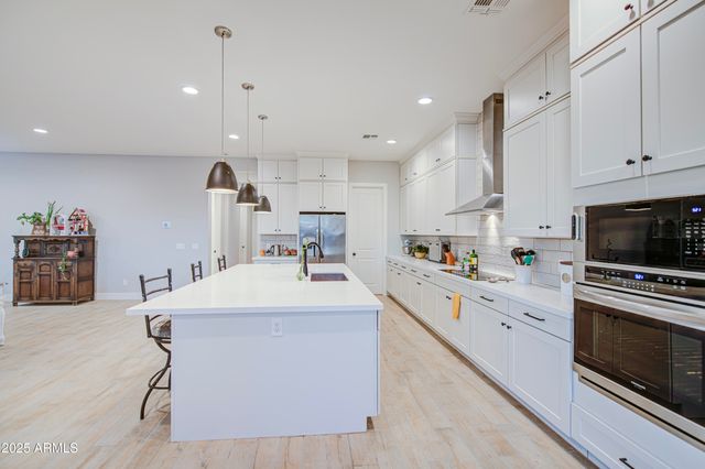 1687 E Lobo Street, San Tan Valley, AZ 85140