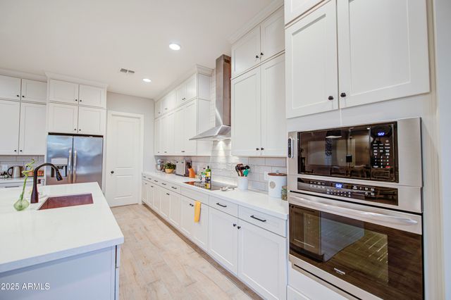 1687 E Lobo Street, San Tan Valley, AZ 85140