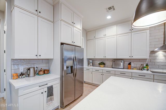 1687 E Lobo Street, San Tan Valley, AZ 85140