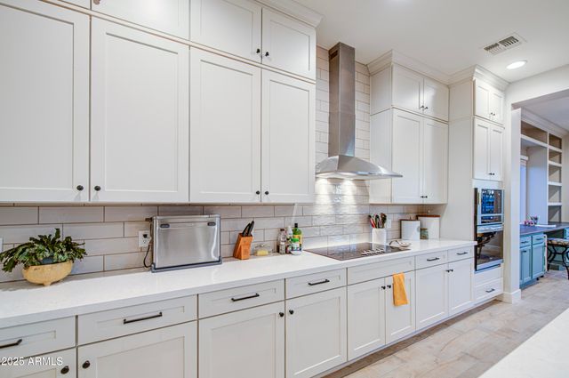 1687 E Lobo Street, San Tan Valley, AZ 85140