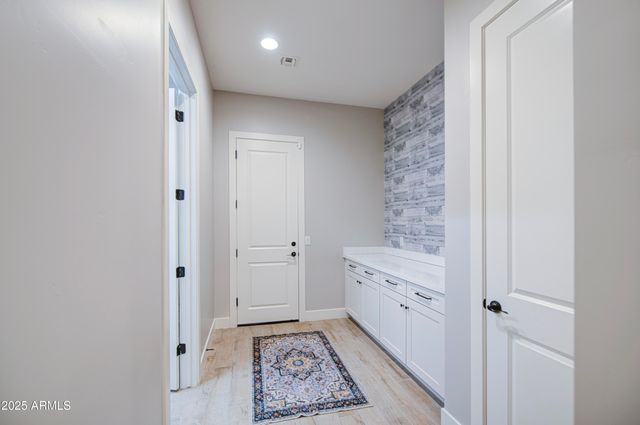 1687 E Lobo Street, San Tan Valley, AZ 85140