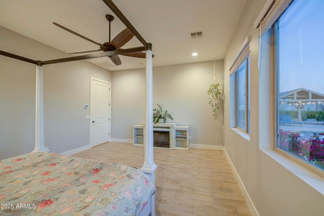 1687 E Lobo Street, San Tan Valley, AZ 85140