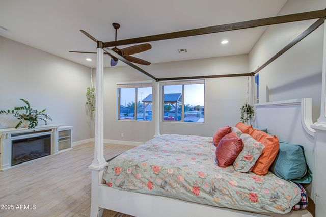 1687 E Lobo Street, San Tan Valley, AZ 85140