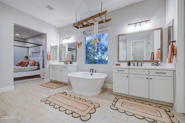 1687 E Lobo Street, San Tan Valley, AZ 85140