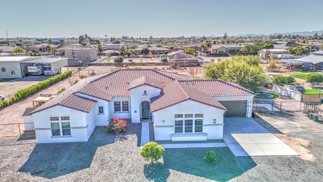 1687 E Lobo Street, San Tan Valley, AZ 85140