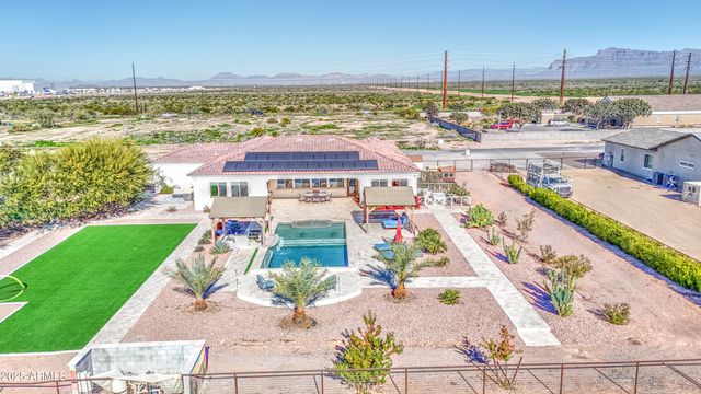 1687 E Lobo Street, San Tan Valley, AZ 85140
