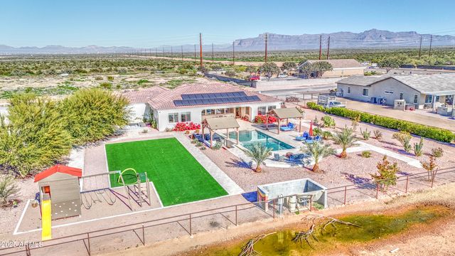 1687 E Lobo Street, San Tan Valley, AZ 85140