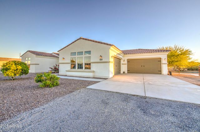 1687 E Lobo Street, San Tan Valley, AZ 85140