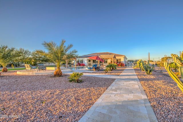 1687 E Lobo Street, San Tan Valley, AZ 85140