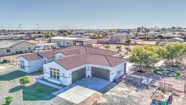 1687 E Lobo Street, San Tan Valley, AZ 85140