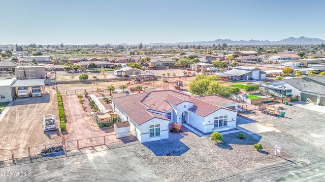 1687 E Lobo Street, San Tan Valley, AZ 85140