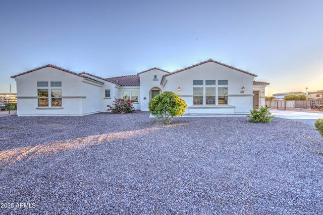 1687 E Lobo Street, San Tan Valley, AZ 85140
