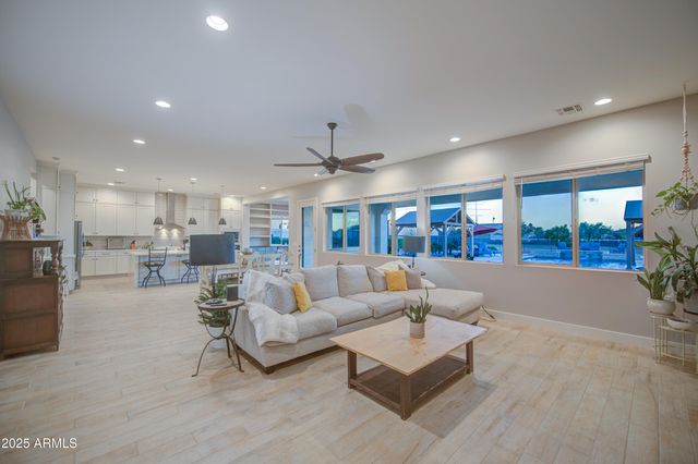 1687 E Lobo Street, San Tan Valley, AZ 85140