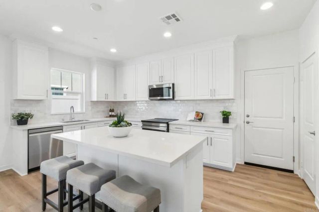 701 Kingbird Loop, Oceanside, CA 92058
