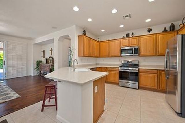 120 Pelican Bay, Sacramento, CA 95835