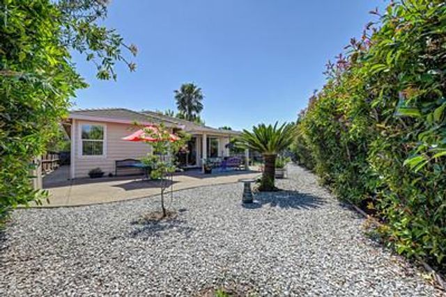 120 Pelican Bay, Sacramento, CA 95835