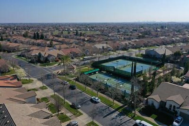 120 Pelican Bay, Sacramento, CA 95835
