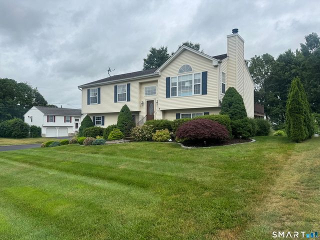 2 Michelle Lane, Naugatuck, CT 06770