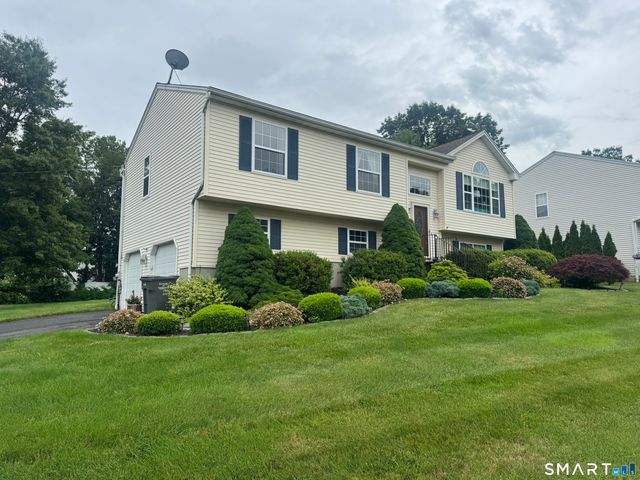 2 Michelle Lane, Naugatuck, CT 06770