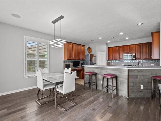 617 Forest Village, La Marque, TX 77568