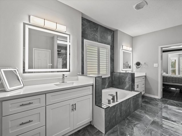 617 Forest Village, La Marque, TX 77568