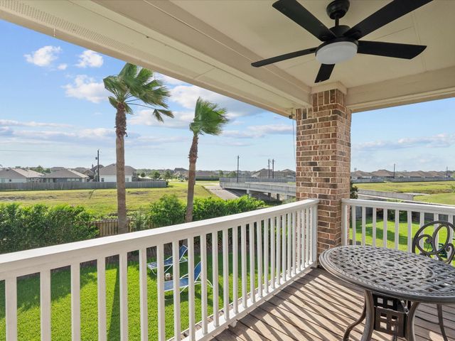 617 Forest Village, La Marque, TX 77568