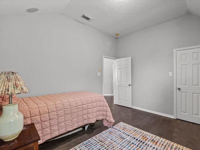 617 Forest Village, La Marque, TX 77568