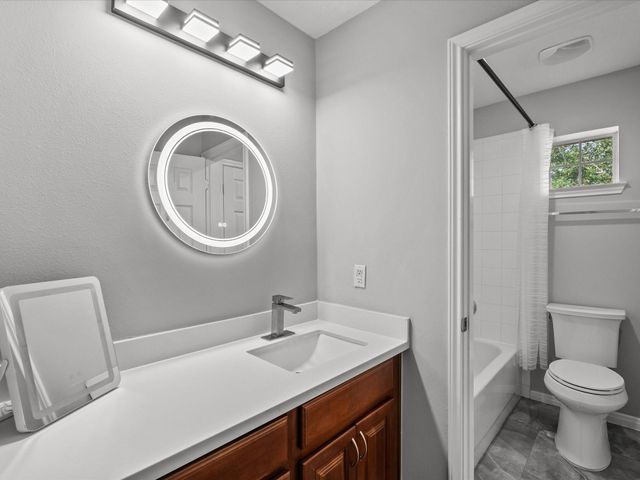 617 Forest Village, La Marque, TX 77568