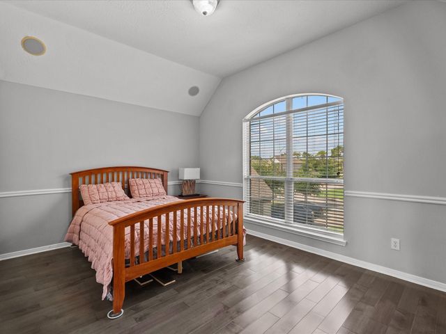 617 Forest Village, La Marque, TX 77568