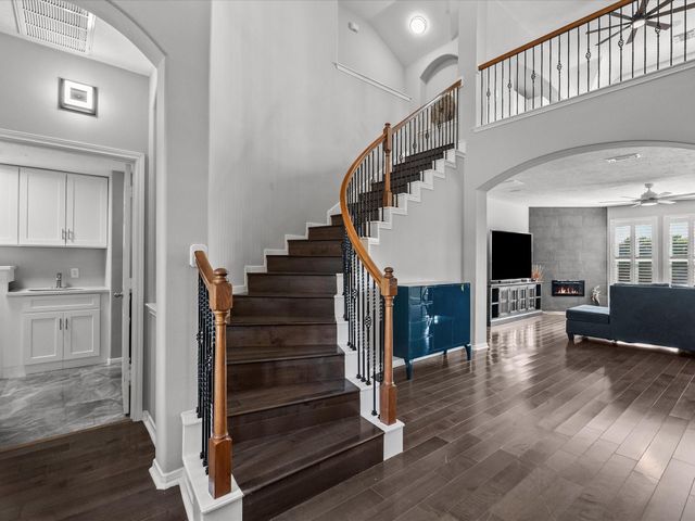 617 Forest Village, La Marque, TX 77568