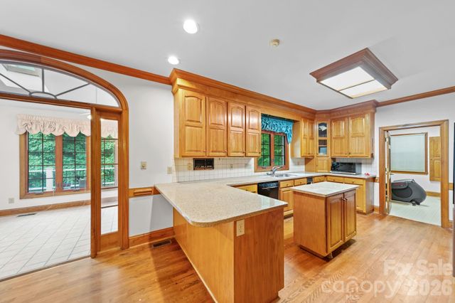 5215 Silchester Lane, Charlotte, NC 28215