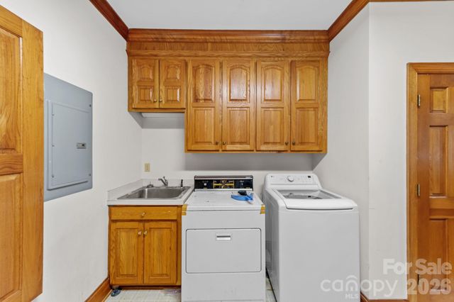 5215 Silchester Lane, Charlotte, NC 28215