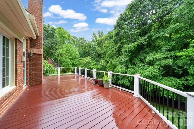 5215 Silchester Lane, Charlotte, NC 28215