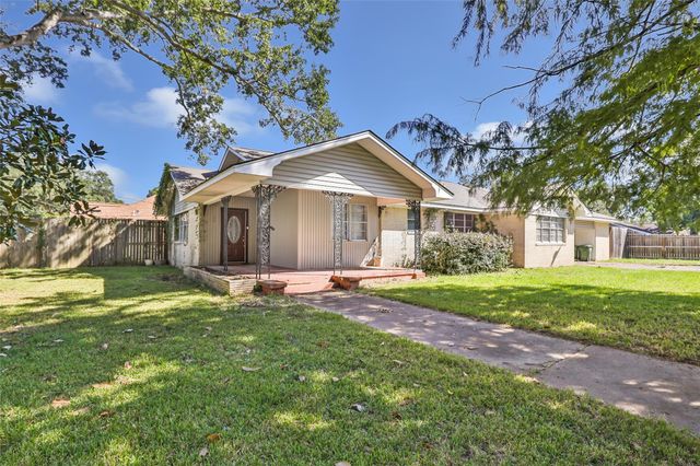 1801 Adams Street, Liberty, TX 77575