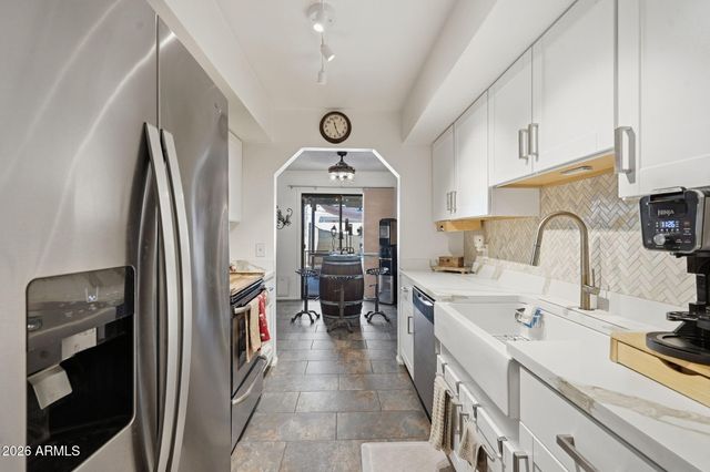 410 E BEHREND Drive, Phoenix, AZ 85024