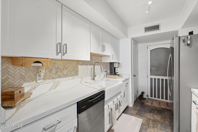 410 E BEHREND Drive, Phoenix, AZ 85024
