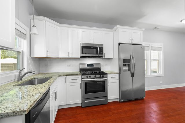 7351 W Barry Avenue, Chicago, IL 60707