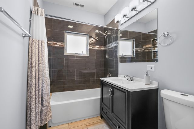 7351 W Barry Avenue, Chicago, IL 60707