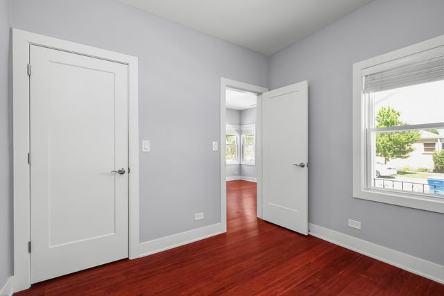 7351 W Barry Avenue, Chicago, IL 60707