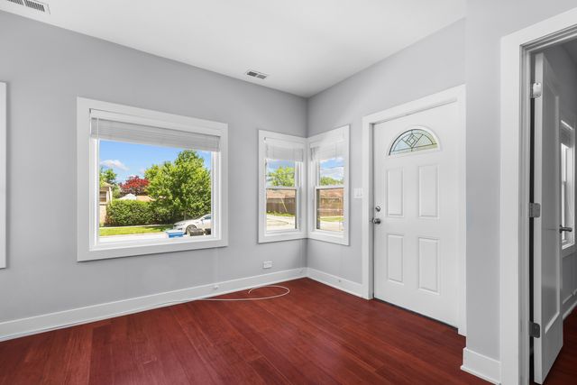 7351 W Barry Avenue, Chicago, IL 60707