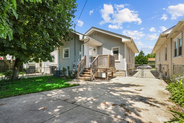 7351 W Barry Avenue, Chicago, IL 60707
