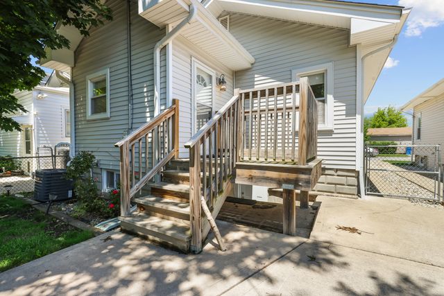 7351 W Barry Avenue, Chicago, IL 60707